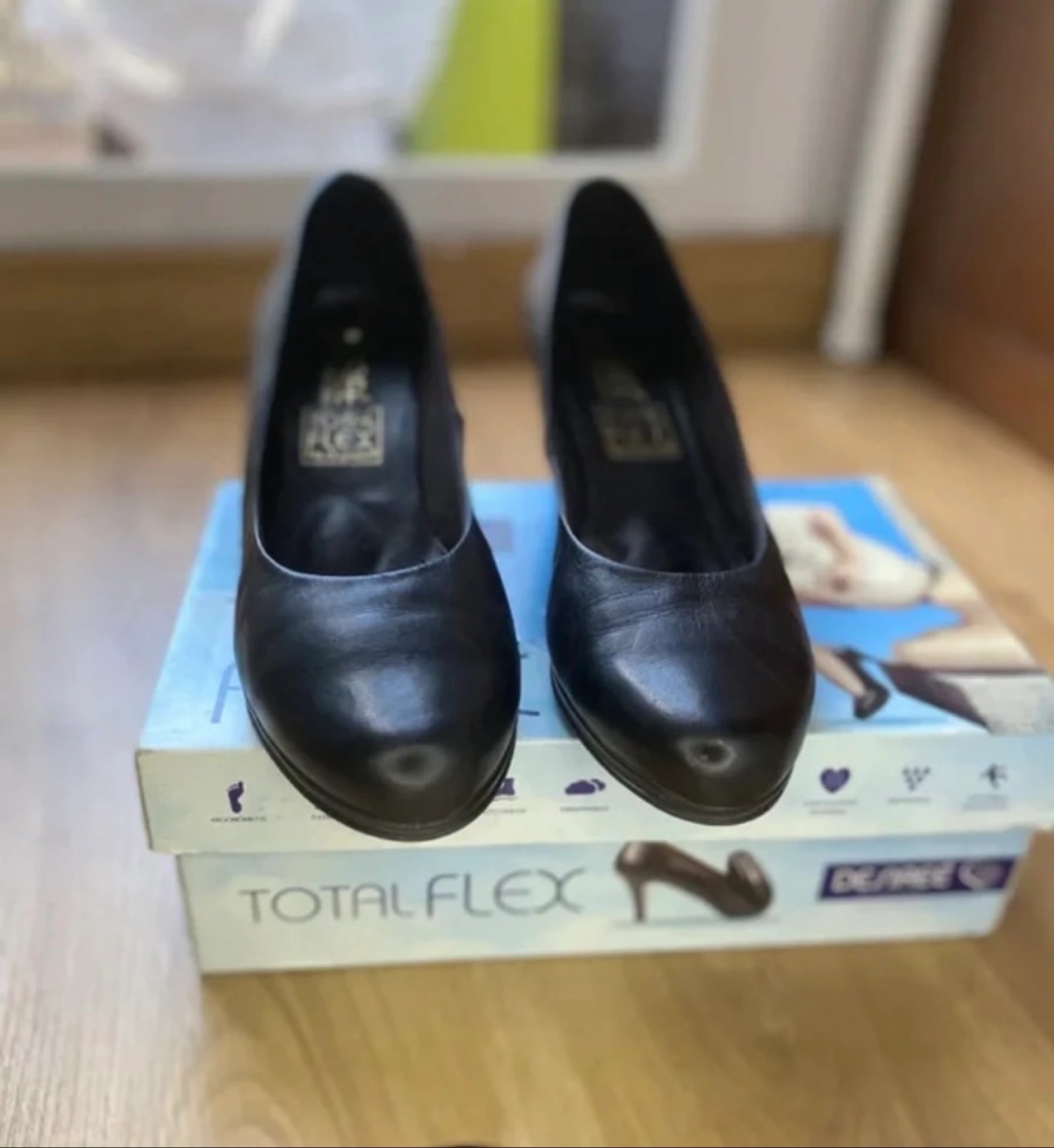 Tacones de mujer Desireé en cuero negro talla 40 